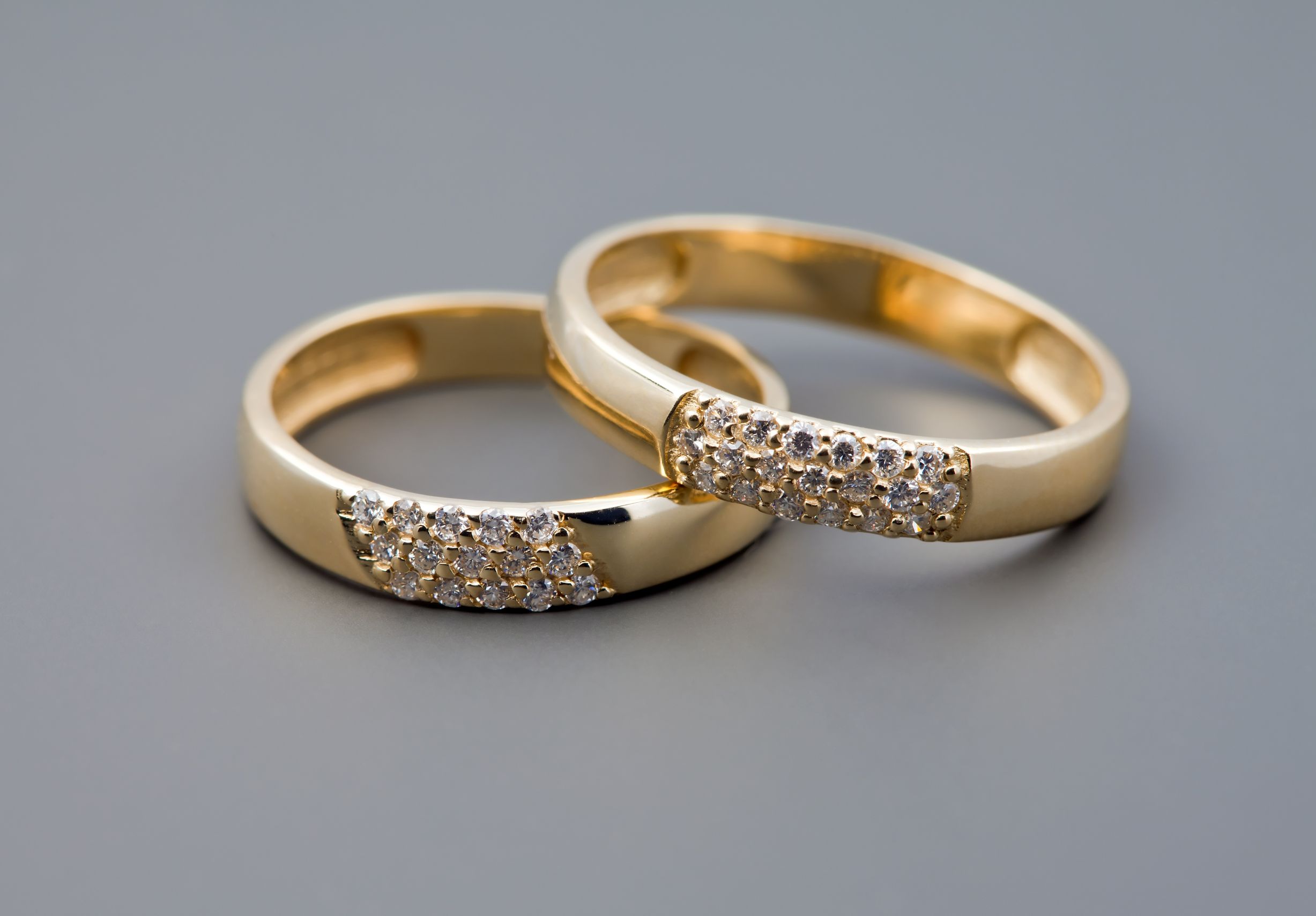 Match Her Stylish Grace with a Round Diamond Engagement Ring